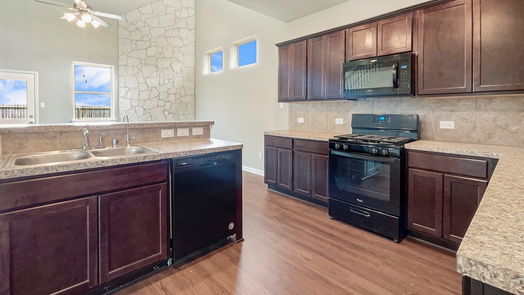 Sealy 2-story, 3-bed 101 White Wing Circle B-idx