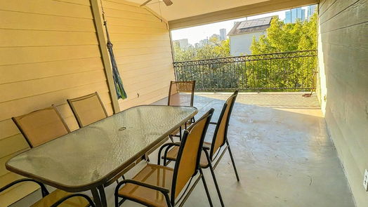 Houston 3-story, 2-bed 1111 Saint Charles Street-idx