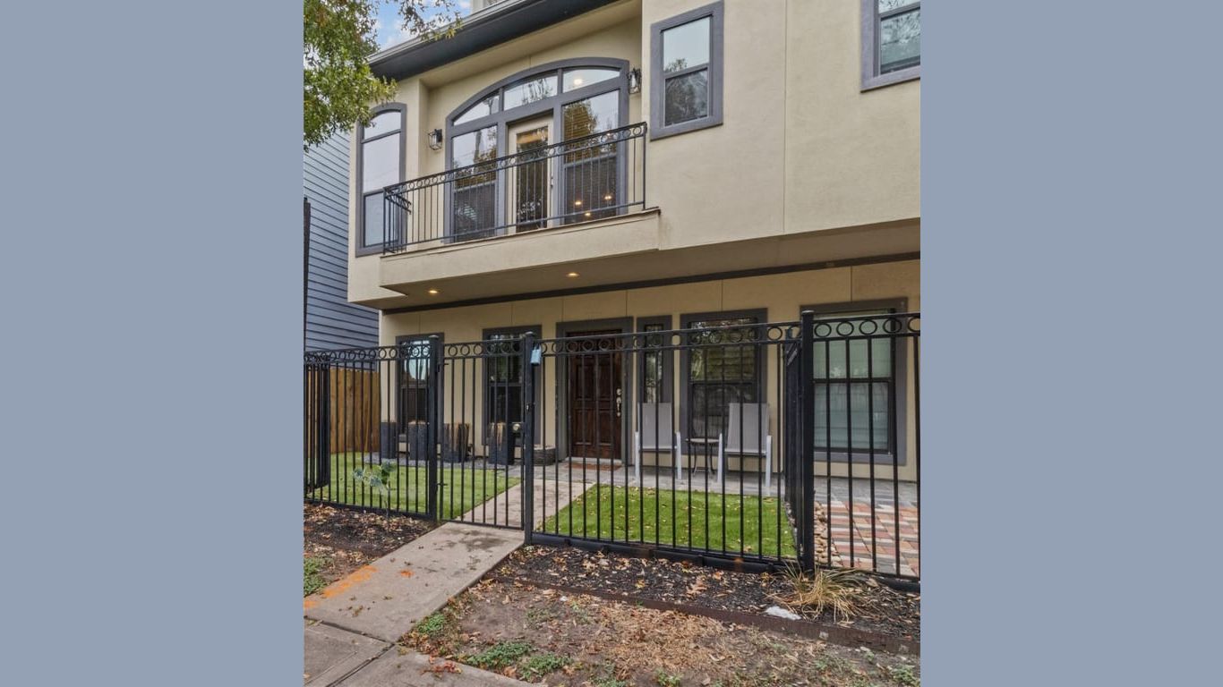 Houston 3-story, 2-bed 1111 Saint Charles Street-idx