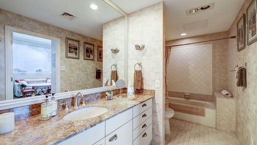Houston null-story, 2-bed 1111 Hermann Drive 22F-idx