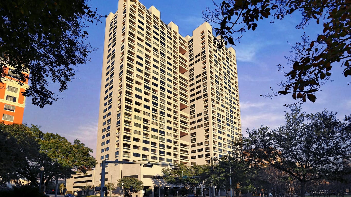 Houston null-story, 2-bed 1111 Hermann Drive 22F-idx