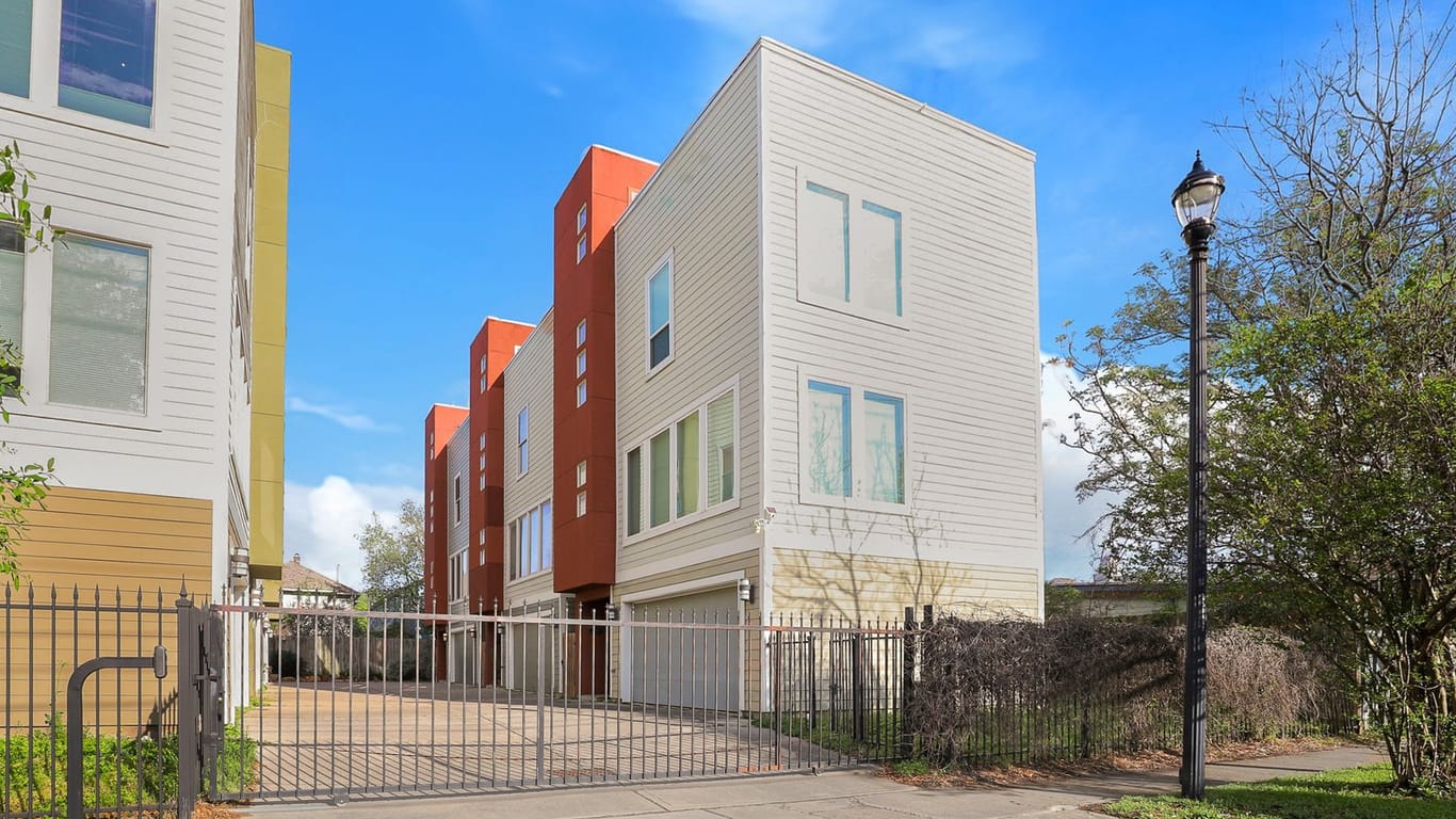 Houston 4-story, 3-bed 3220 La Branch Street-idx