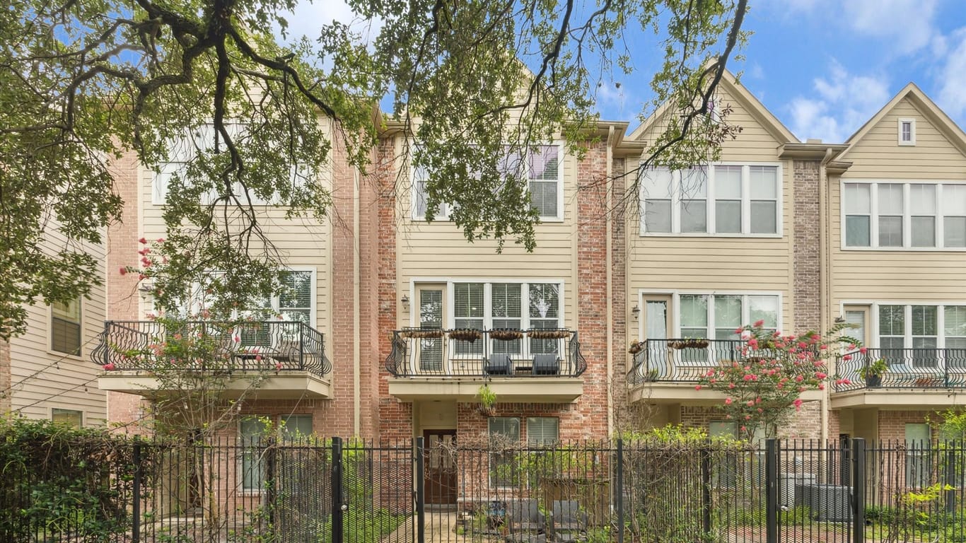 Houston 3-story, 2-bed 2902 Chenevert Street B-idx