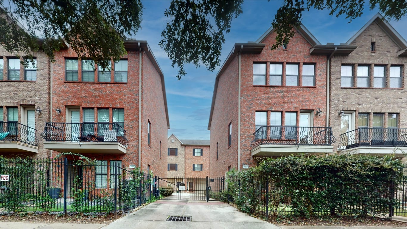 Houston 3-story, 2-bed 2904 Chenevert Street G-idx