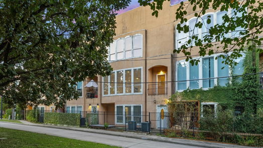 Houston 3-story, 3-bed 3004 Chenevert Street-idx