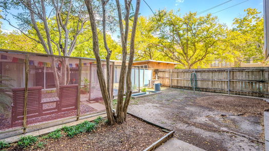 Houston 2-story, 1-bed 4916 Kelvin Drive-idx