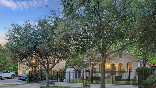 Houston 1-story, 3-bed 1811 Bissonnet Street-idx