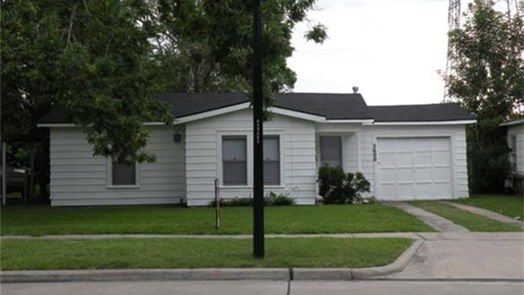 Houston 1-story, 2-bed 5600 Community Drive-idx