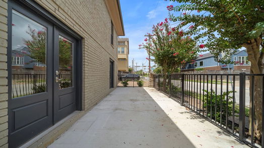 Houston 1-story, 1-bed 1410 Hyde Park Boulevard 107-idx