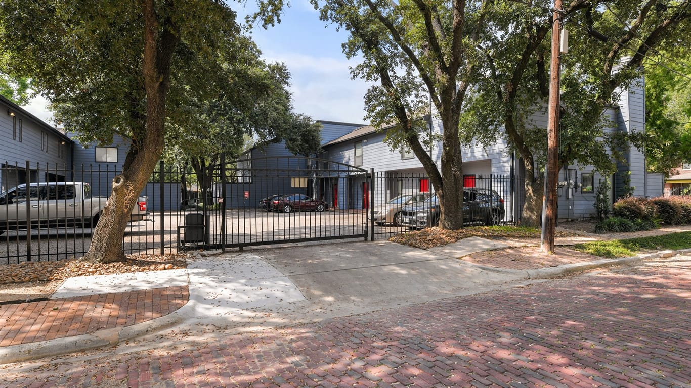 Houston 2-story, 2-bed 2100 Commonwealth Street C-idx