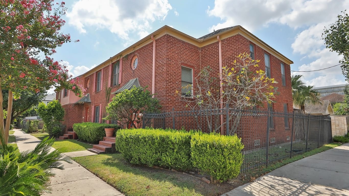 Houston 2-story, null-bed 709 (715 719) W Main Street-idx