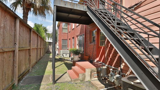 Houston 2-story, null-bed 709 (715 719) W Main Street 3-idx