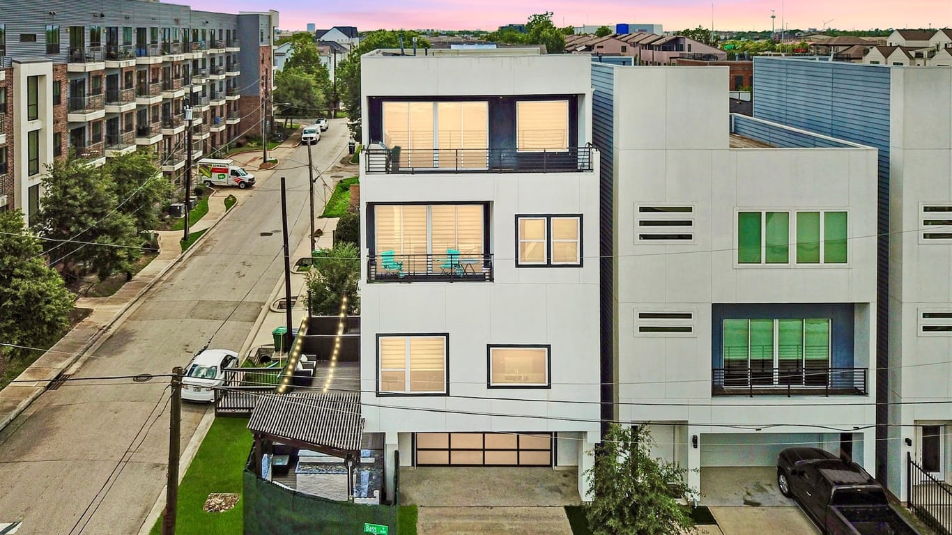 Houston 4-story, 3-bed 4002 Spencer Street-idx