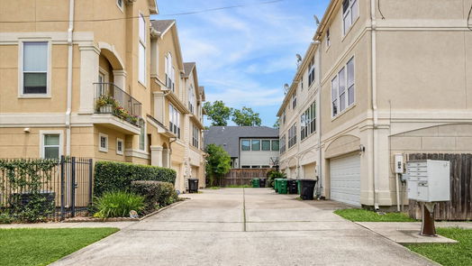 Houston 3-story, 3-bed 6026 Truro Street-idx