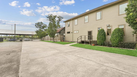 Houston 2-story, 17-bed 112 W 4th Street-idx