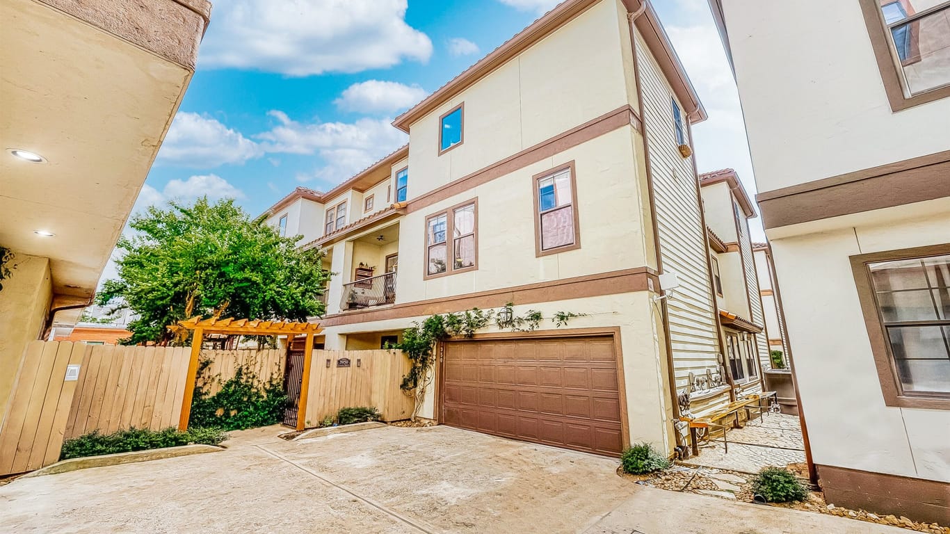 Houston 3-story, 4-bed 3950 Feagan Street-idx