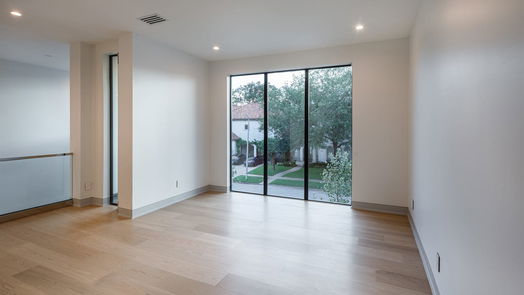 Houston 3-story, 5-bed 310 E Cowan-idx