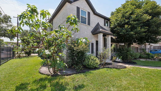 Houston 2-story, 3-bed 5301 Blossom Street-idx