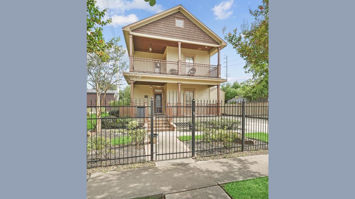 Houston 2-story, 17-bed 112 W 4th Street-idx