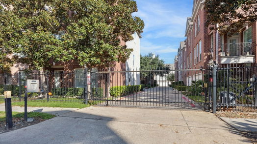 Houston 3-story, 3-bed 34 Waugh Drive C-idx