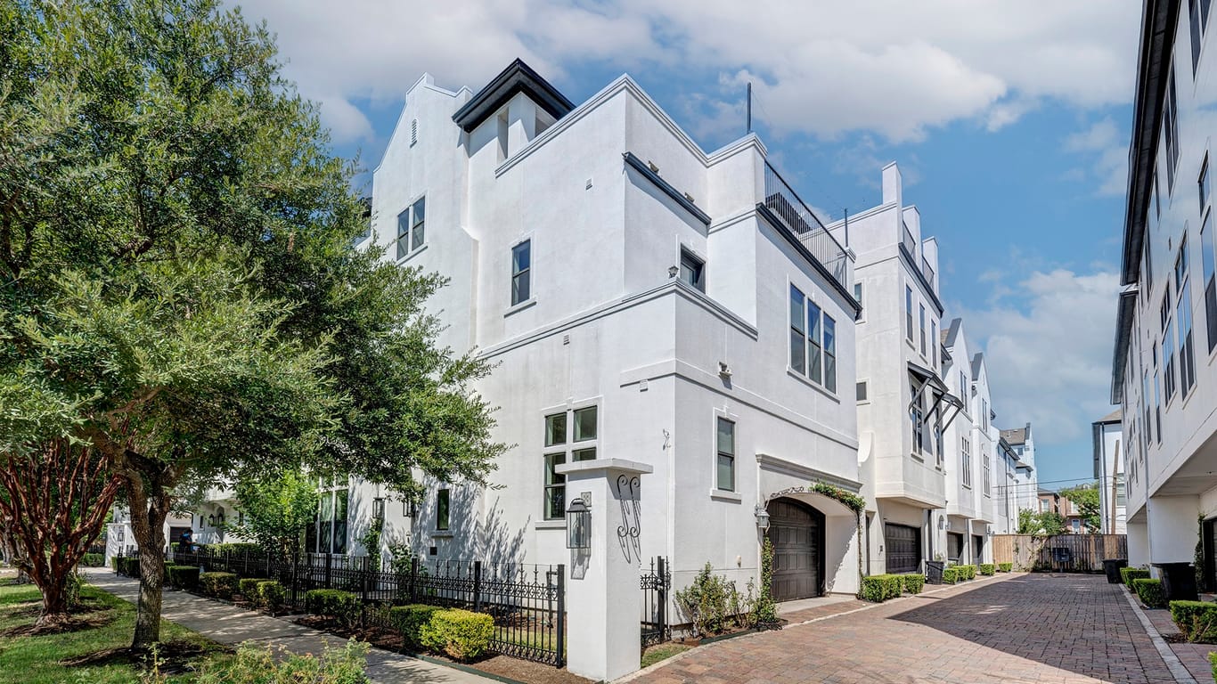 Houston 3-story, 4-bed 401 W 17th Street
