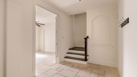 Houston 4-story, 3-bed 1102 W 15th 1/2 Street B-idx