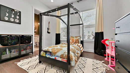 Houston 3-story, 4-bed 1230 W 24th Street-idx
