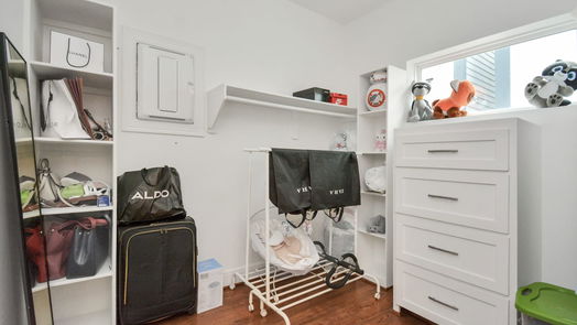Houston 4-story, 0-bed 1117 W 16th Street E-idx