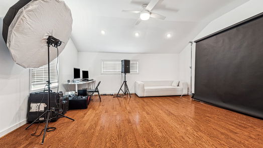 Houston 1-story, 3-bed 1402 W 14th Street-idx