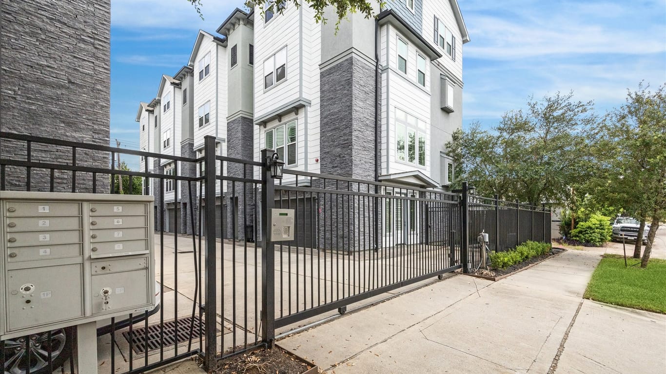 Houston 4-story, 3-bed 912 Yale Street A-idx