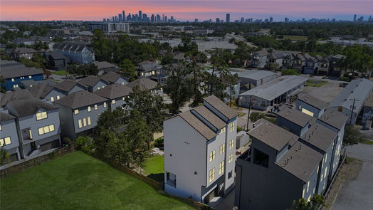 Houston 4-story, 3-bed 1611 W 22nd Street C-idx