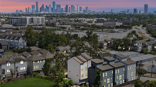 Houston 4-story, 3-bed 1611 W 22nd Street C-idx