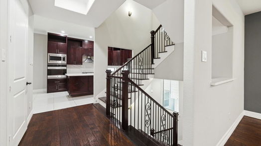 Houston 3-story, 4-bed 1620 W 24th Street C-idx