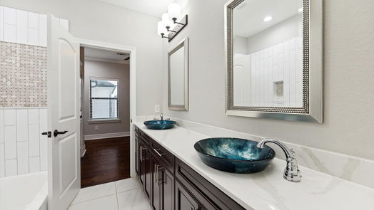 Houston 3-story, 4-bed 1620 W 24th Street C-idx