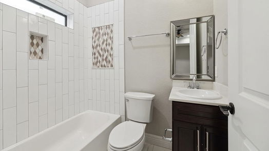Houston 3-story, 4-bed 1620 W 24th Street C-idx