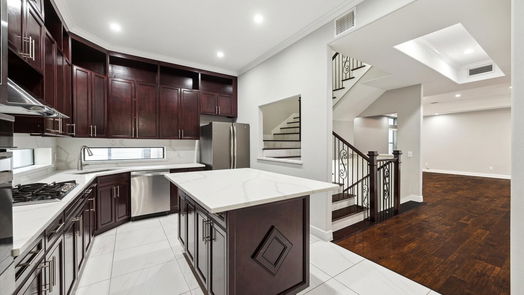 Houston 3-story, 4-bed 1620 W 24th Street C-idx