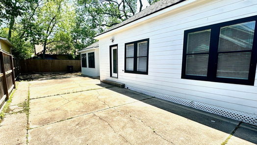 Houston 1-story, 3-bed 408 Winnie Street-idx