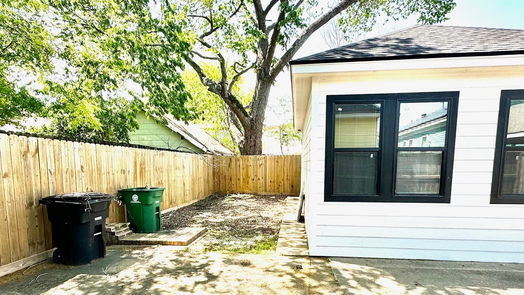 Houston 1-story, 3-bed 408 Winnie Street-idx