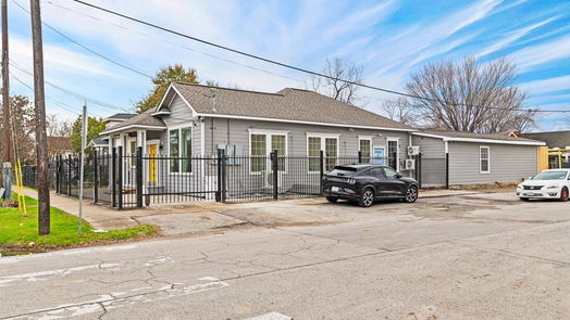 Houston 1-story, 3-bed 2121 Common Street-idx