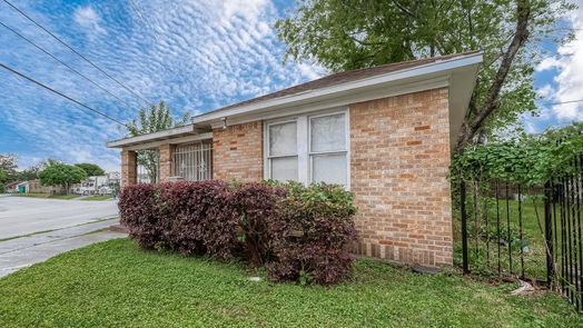 Houston 1-story, 4-bed 5009 N Main Street-idx