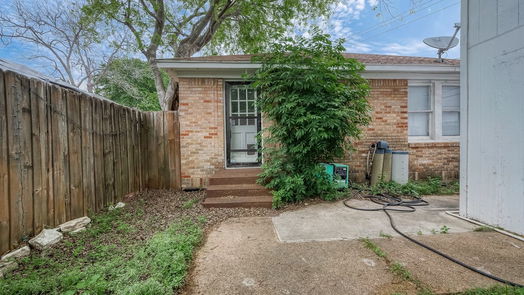 Houston 1-story, 4-bed 5009 N Main Street-idx