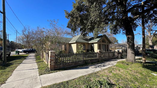 Houston 1-story, 3-bed 6213 Brady Street-idx