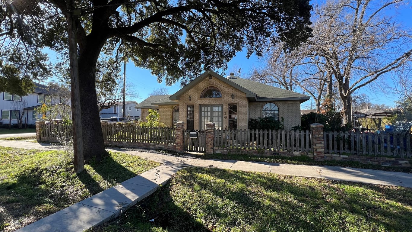 Houston 1-story, 3-bed 6213 Brady Street-idx