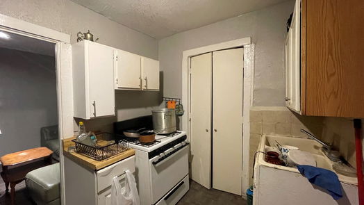 Houston 1-story, 5-bed 7647 Avenue J-idx