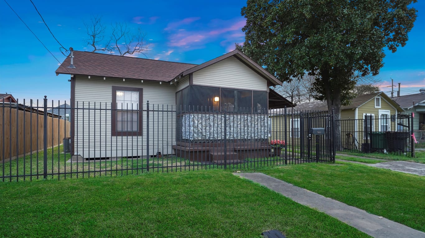 Houston 1-story, 1-bed 7632 Avenue E-idx