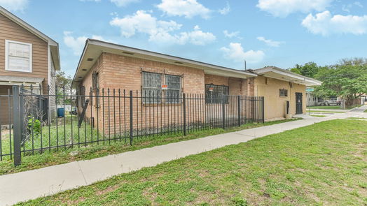 Houston 1-story, 3-bed 7846 Dayton Street-idx