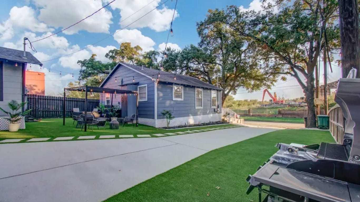 Houston 1-story, 2-bed 8013 Capitol Street-idx