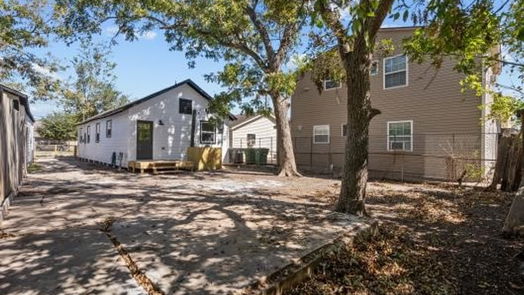 Houston 1-story, 2-bed 7720 Avenue H-idx