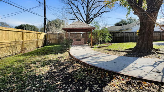 Houston 1-story, 3-bed 10211 Valencia Drive-idx