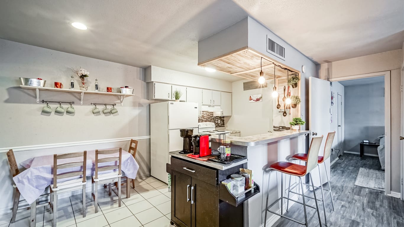 Houston 1-story, 1-bed 12905 Woodforest Boulevard 406-idx